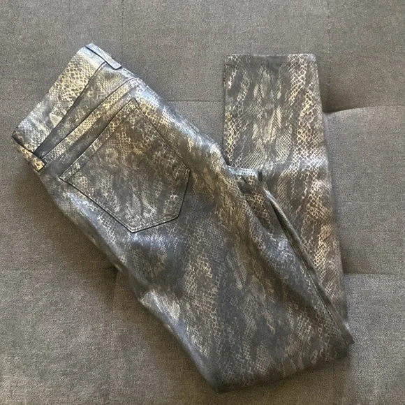 J BRAND 901 Black Golden Snake Print Coated Stretch Denim Leggings Jeans - Picture 6 of 11